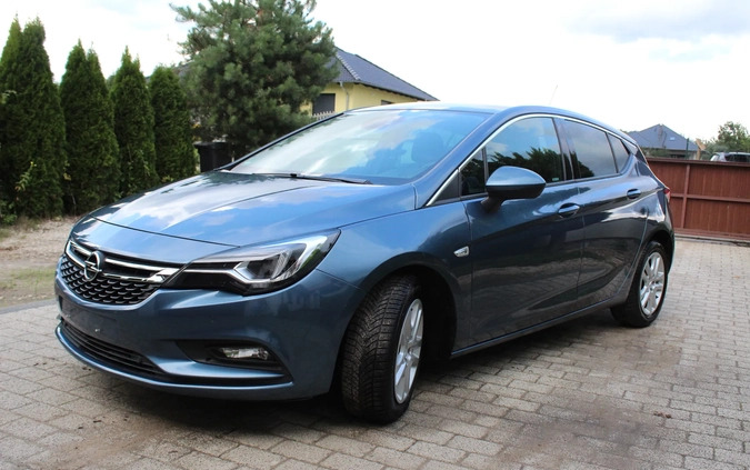 Opel Astra cena 40900 przebieg: 201550, rok produkcji 2017 z Czerwionka-Leszczyny małe 301